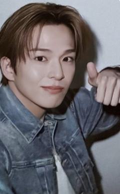 menokin代言卡 萨