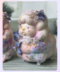 双双西噗X林小拉合作涂装off款西噗-那年鸢尾（站姿）-资料图