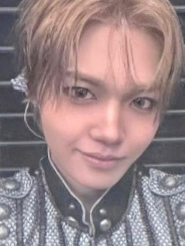 26台历k4线下签售 荣