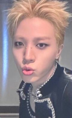 26台历k4线下签售 桃