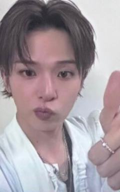 26台历k4线下签售 萨