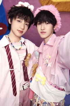 26台历家族款 奇函子宸双人卡