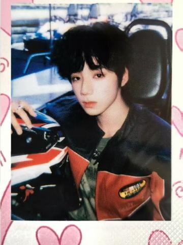 26台历单人款隐藏拍立得 橹杰