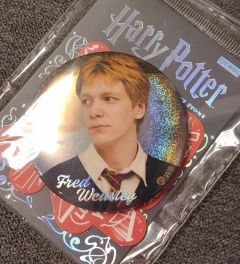 弗雷德·韦斯莱(魔法冰箱贴)-魔法之旅福赏-资料图