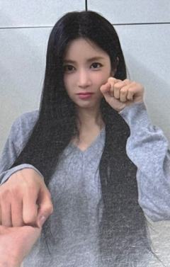 26台历sw线下签售 珑