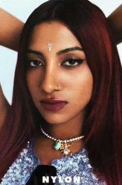 NYLON日本杂志卡 拉