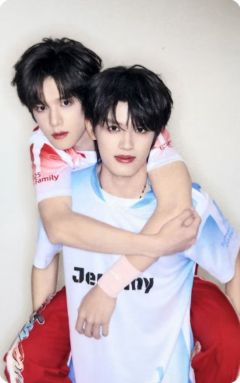 2025夏日运动会双人卡 张极俊臣