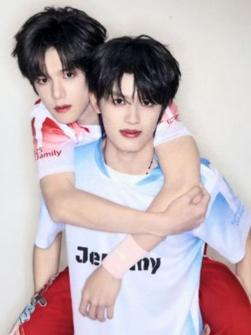 2025夏日运动会双人卡 张极俊臣