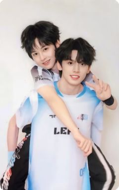 2025夏日运动会双人卡 左航涵博