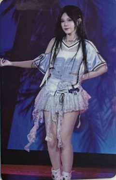 鲍雨欣 2025全团冲刺巡演小卡 ver.B