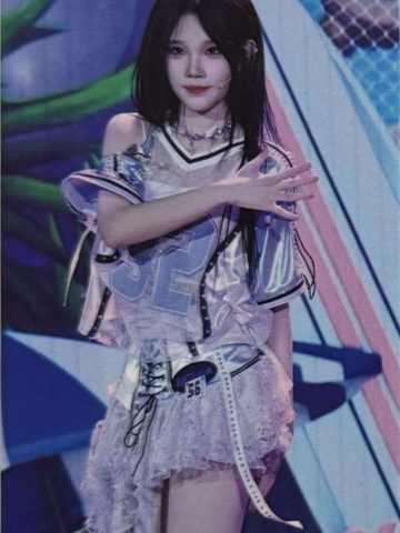 鲍雨欣 2025全团冲刺巡演小卡 ver.A