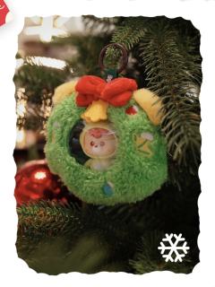 圣诞花圈痛包-资料图