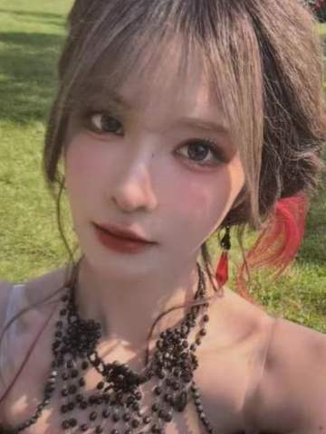 杨冰怡《终极殿堂》自拍小卡 ver.B