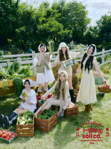 i-dle & Soil Co. - 2026 SEASON'S GREETINGS