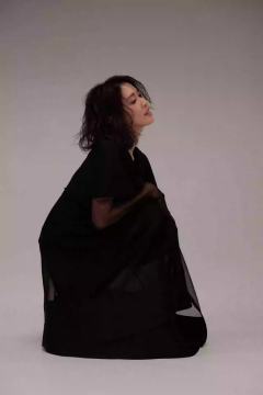 独角戏《金漆的鸟笼》-资料图