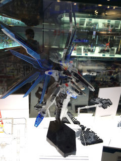 香港限定彩透传说自由套组-资料图