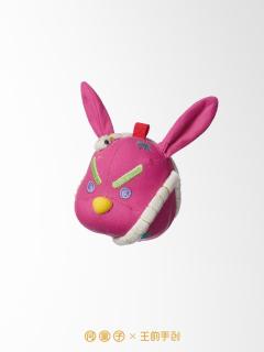 奋斗挂偶兔首-蛇盘兔，辈辈富-资料图