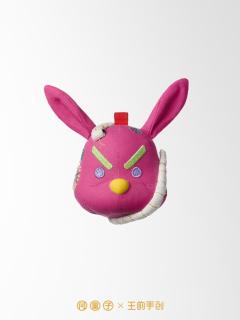 奋斗挂偶兔首-蛇盘兔，辈辈富-资料图