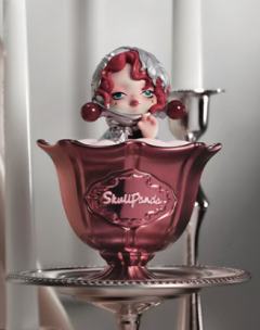 红酒的倾酒香薰蜡烛