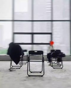 天鹅的单肩包-资料图