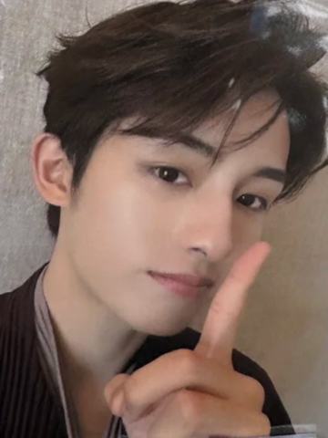 25生日周边卡 昀