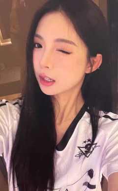 许杨玉琢《Dreams Never Die》小卡ver.F