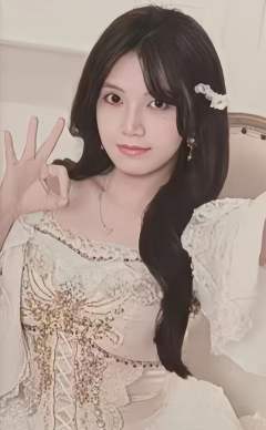 许泳怡《秋欧》主题小卡 ver.B