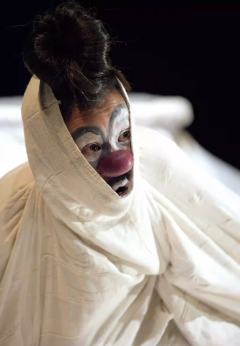 小丑剧 ·《美丽床单》-资料图