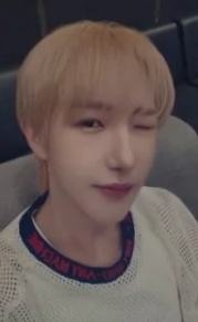 lf坐姿玩偶卡 俊