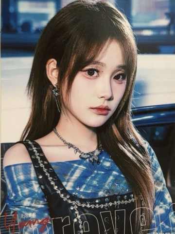 何馨曼 Forever Young无限青春主题生写 ver.A