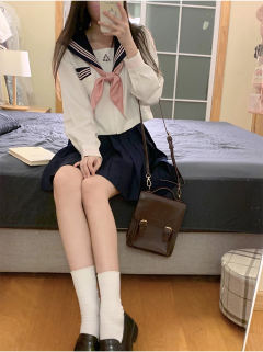 少女航线·中间服套装-资料图