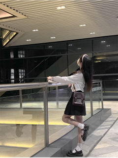 少女航线·中间服套装-资料图