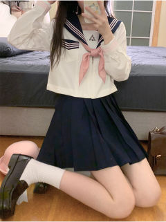 少女航线·中间服套装-资料图