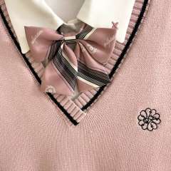 野川莓莓·套头毛衣-资料图