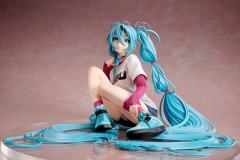 初音未来×米山舞 The Latest Street Style "Cool"-资料图