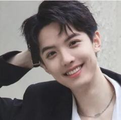 周峻纬杂志周边