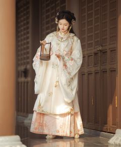 花团酥-资料图