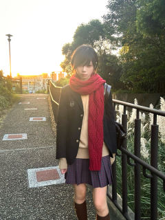 绫水高·西服-资料图