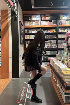 咚咚·格裙-资料图