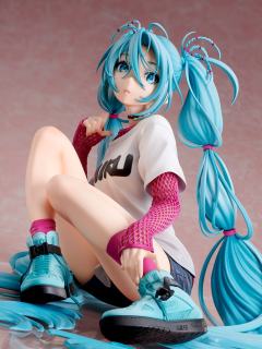 初音未来×米山舞 The Latest Street Style "Cool"-资料图
