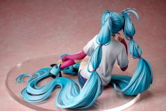 初音未来×米山舞 The Latest Street Style "Cool"-资料图