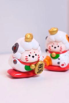 招财小熊趴姿