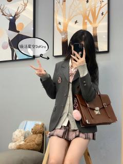 茗荷私立·西服-资料图