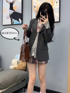 茗荷私立·西服-资料图