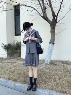 小野花崎·西服套装-资料图