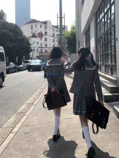 小野花崎·西服套装-资料图