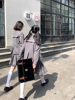 小野花崎·西服套装-资料图