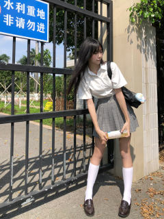 素月·格裙-资料图