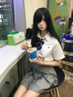 素月·格裙-资料图