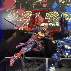 MG MBF-P02Kai 红色异端高达 改[偏光成形色]-资料图